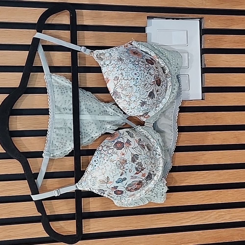 3/$10 VS bra w/ front closure